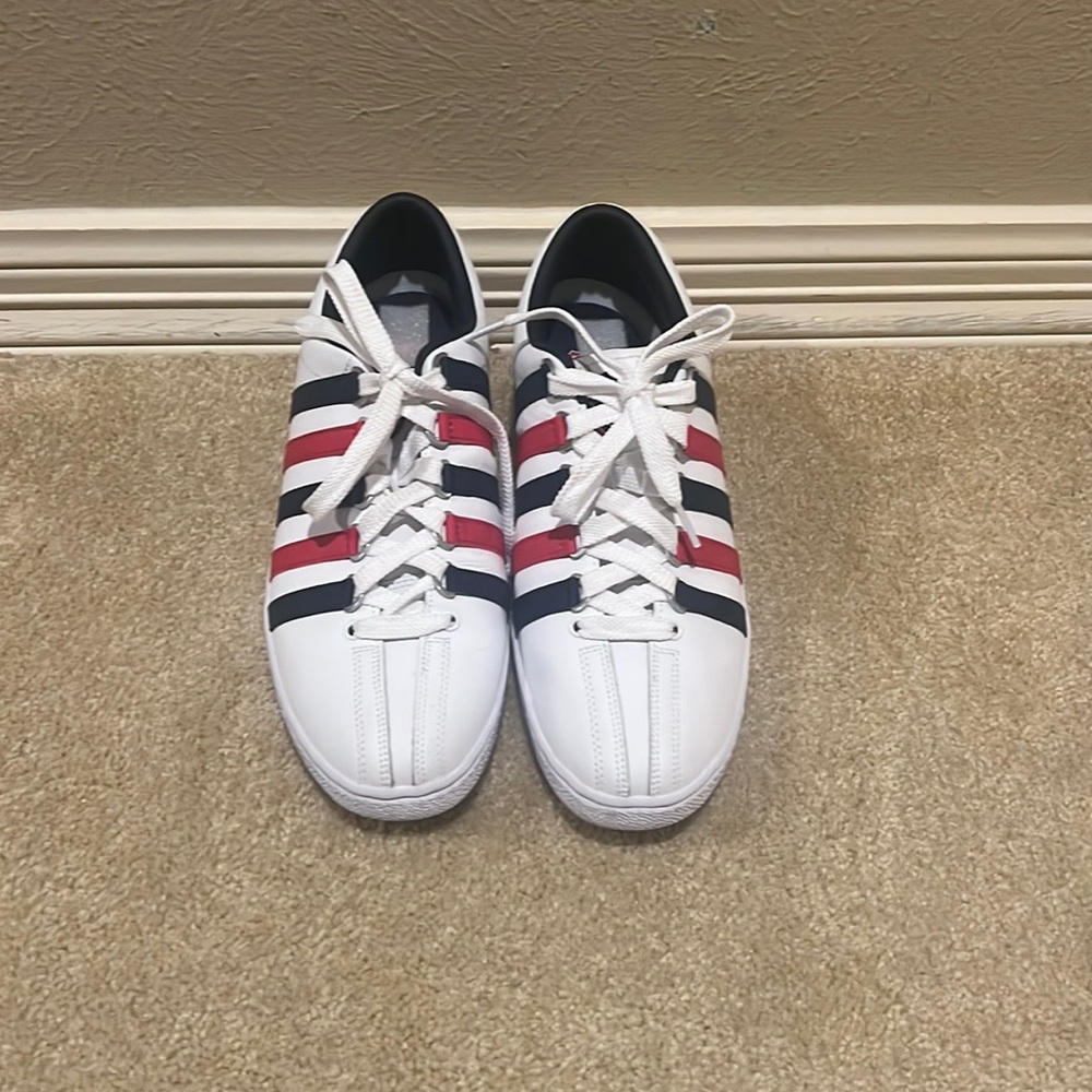 Men’s slightly used navy blue, red and white K Swiss shoes